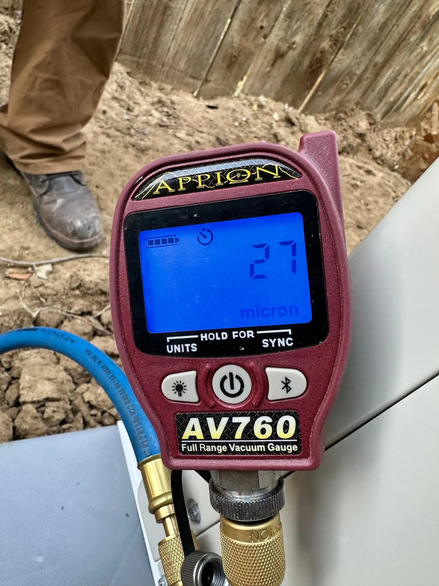 Digital vacuum gauge reading 27 microns during commissioning